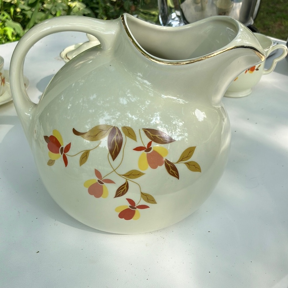 Hall’s Autumn Leaf Pitcher